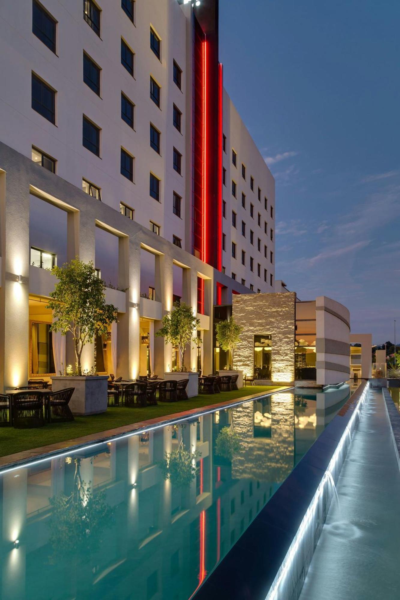 Protea Hotel Fire & Ice! By Marriott Pretoria Menlyn Bagian luar foto