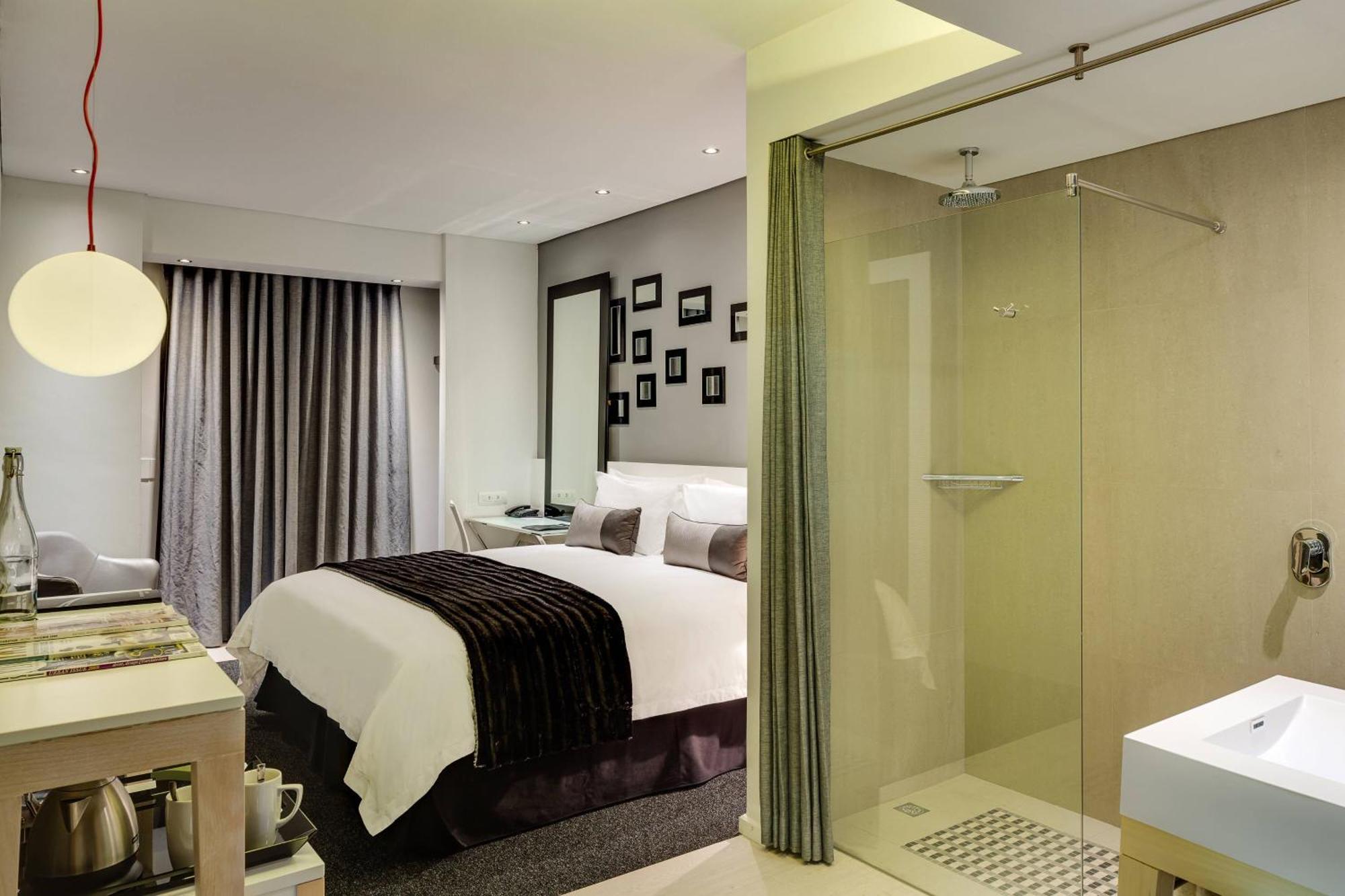 Protea Hotel Fire & Ice! By Marriott Pretoria Menlyn Bagian luar foto