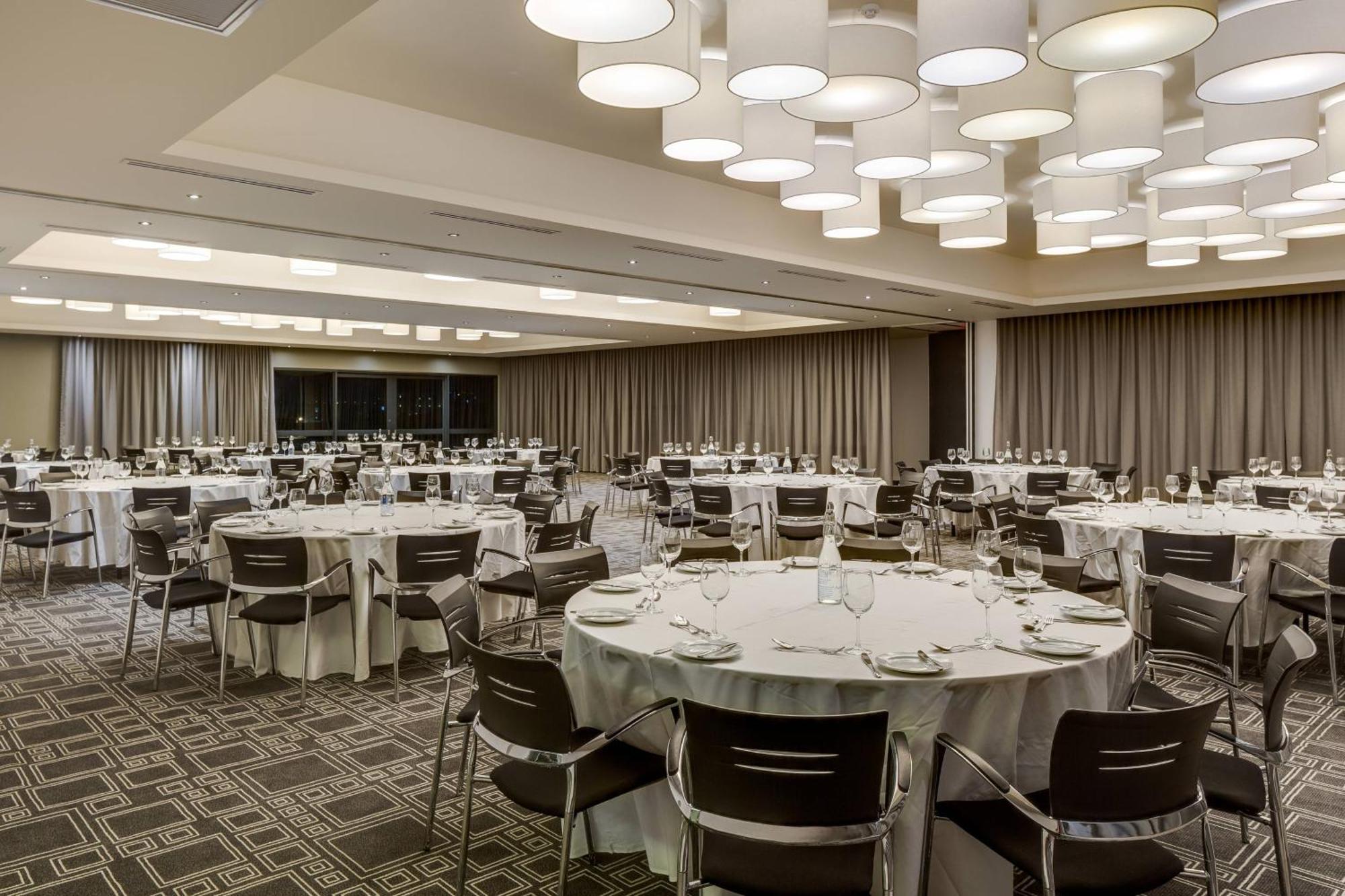 Protea Hotel Fire & Ice! By Marriott Pretoria Menlyn Bagian luar foto