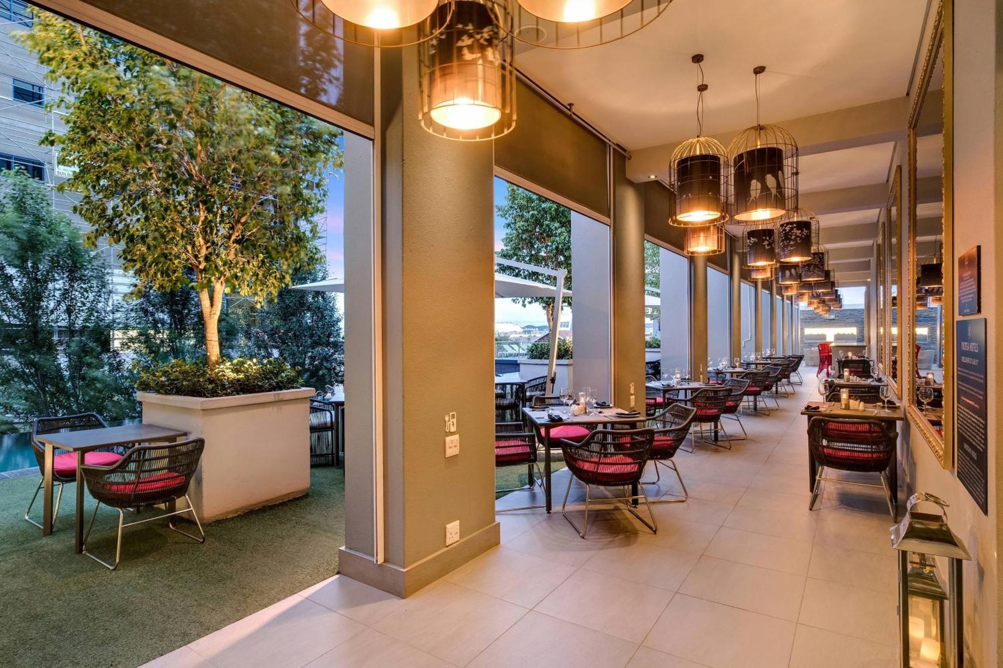 Protea Hotel Fire & Ice! By Marriott Pretoria Menlyn Bagian luar foto