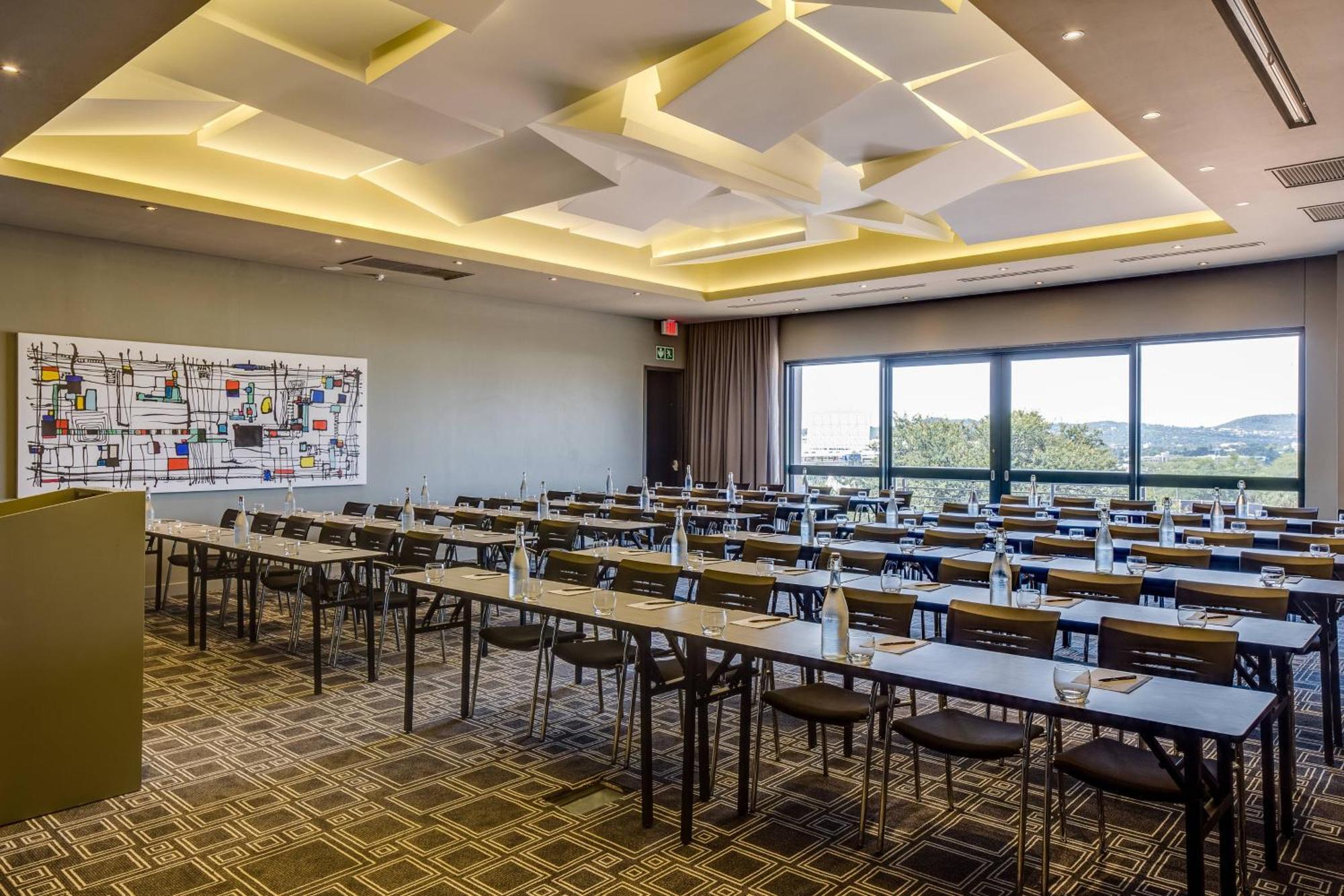 Protea Hotel Fire & Ice! By Marriott Pretoria Menlyn Bagian luar foto