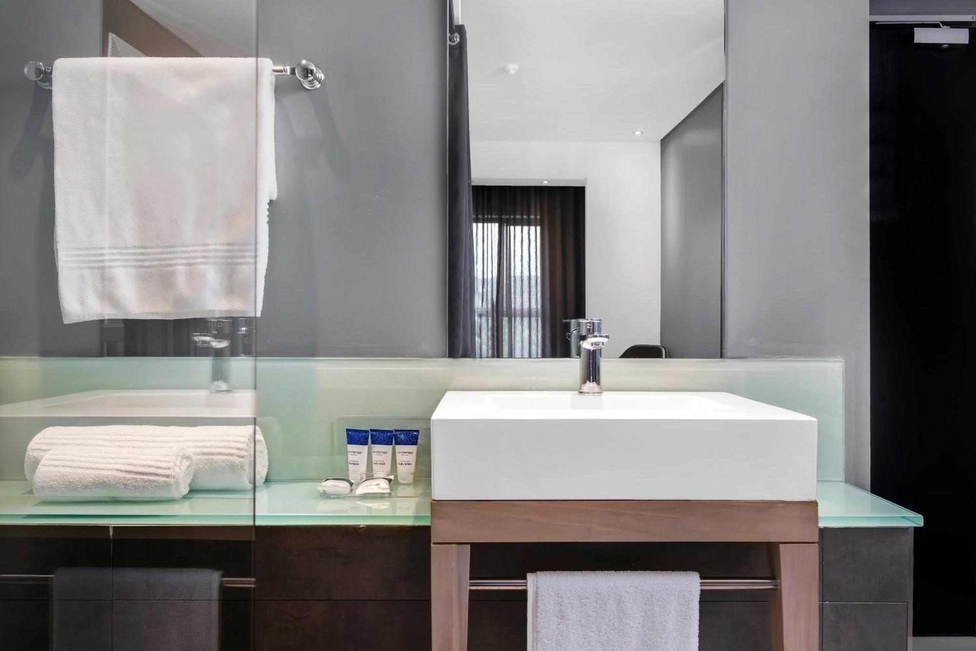 Protea Hotel Fire & Ice! By Marriott Pretoria Menlyn Bagian luar foto