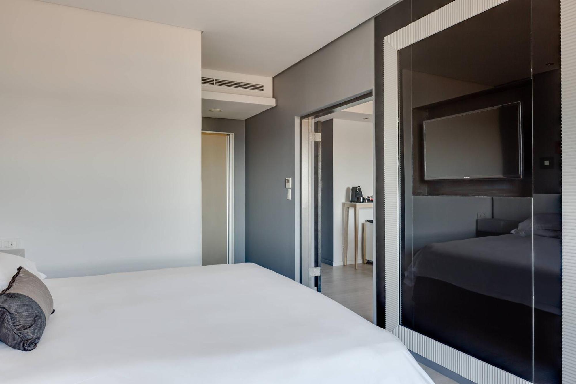 Protea Hotel Fire & Ice! By Marriott Pretoria Menlyn Bagian luar foto