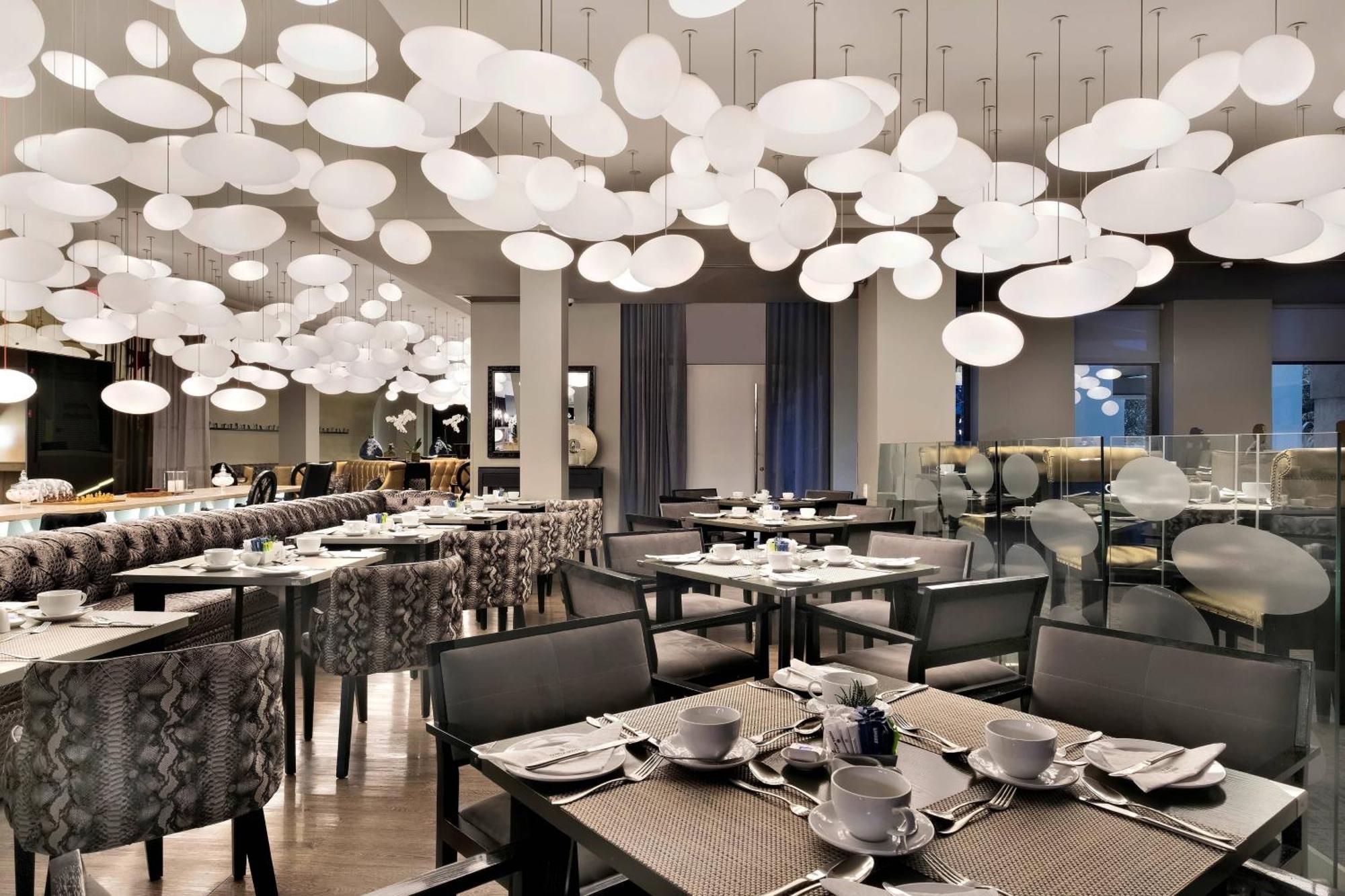 Protea Hotel Fire & Ice! By Marriott Pretoria Menlyn Bagian luar foto
