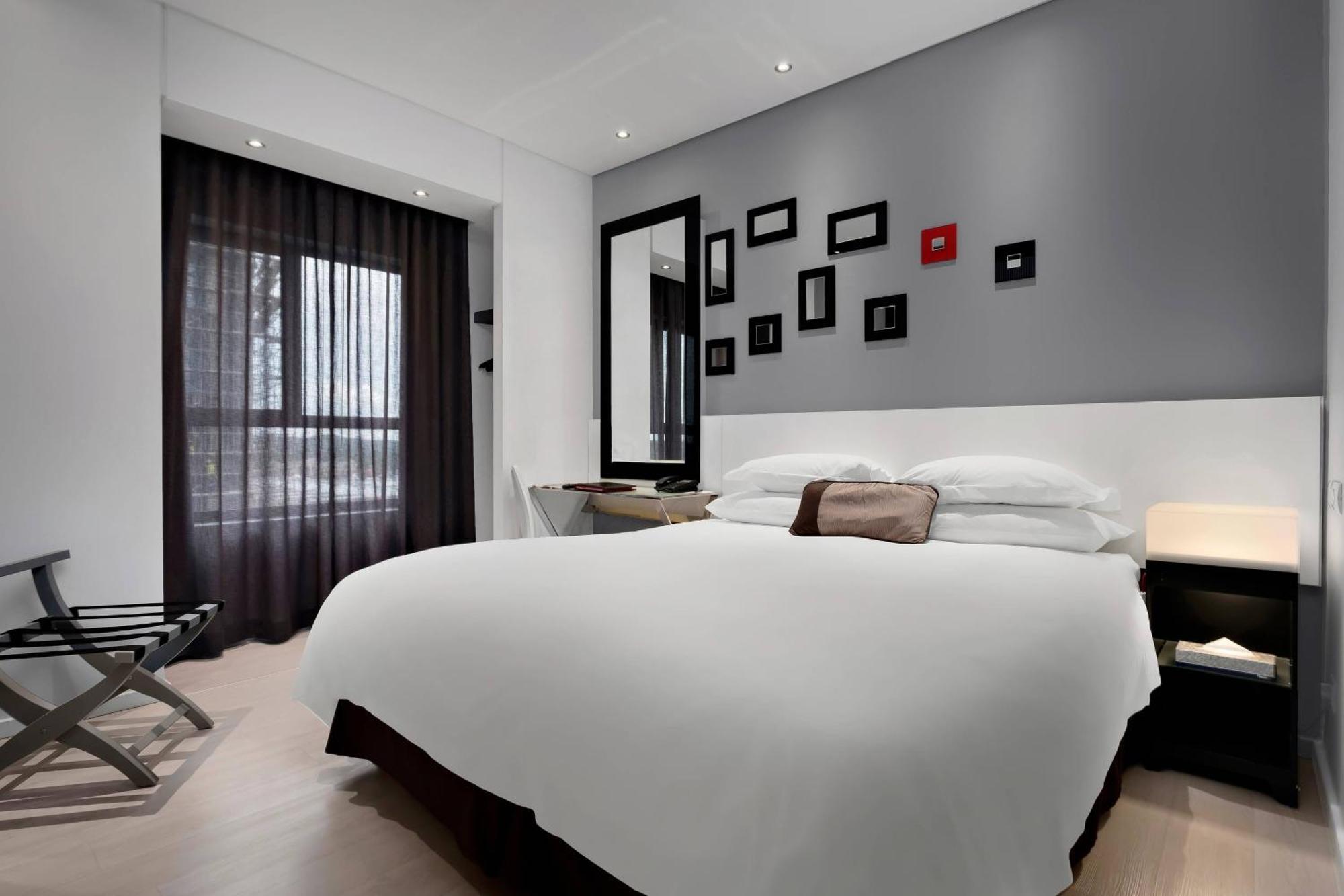 Protea Hotel Fire & Ice! By Marriott Pretoria Menlyn Bagian luar foto